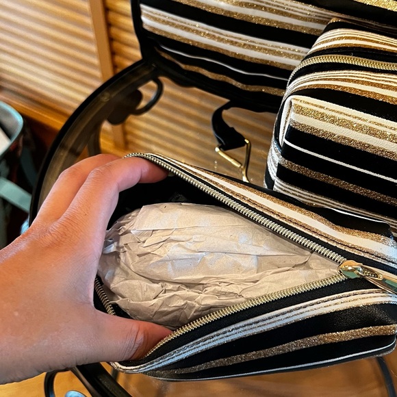 Gold Stripes Travel Makeup and Jewelry Pouches Set | NWT ✨ - Picture 2 of 6